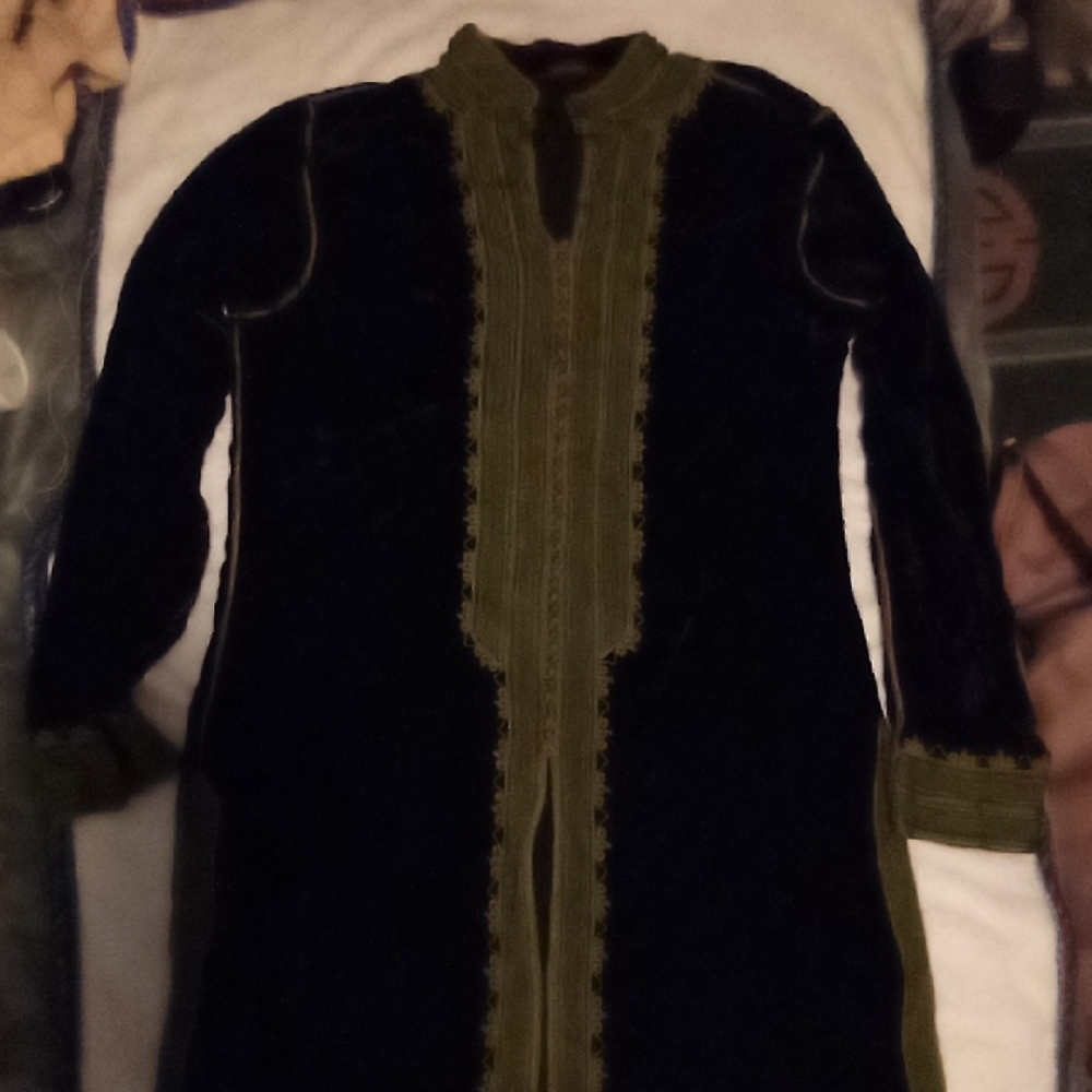 Elegant Black and Green Kurtas with Structured Design